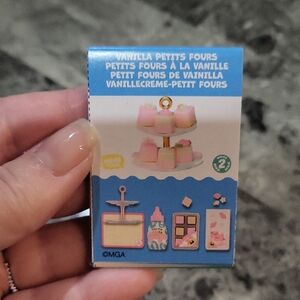 Miniverse Make It Mini Vanilla Petits Fours Set